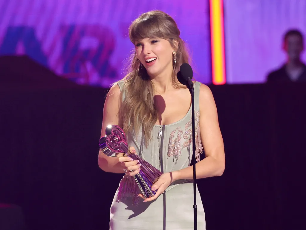 Taylor Swift accepts the Pop Album of the Year award.