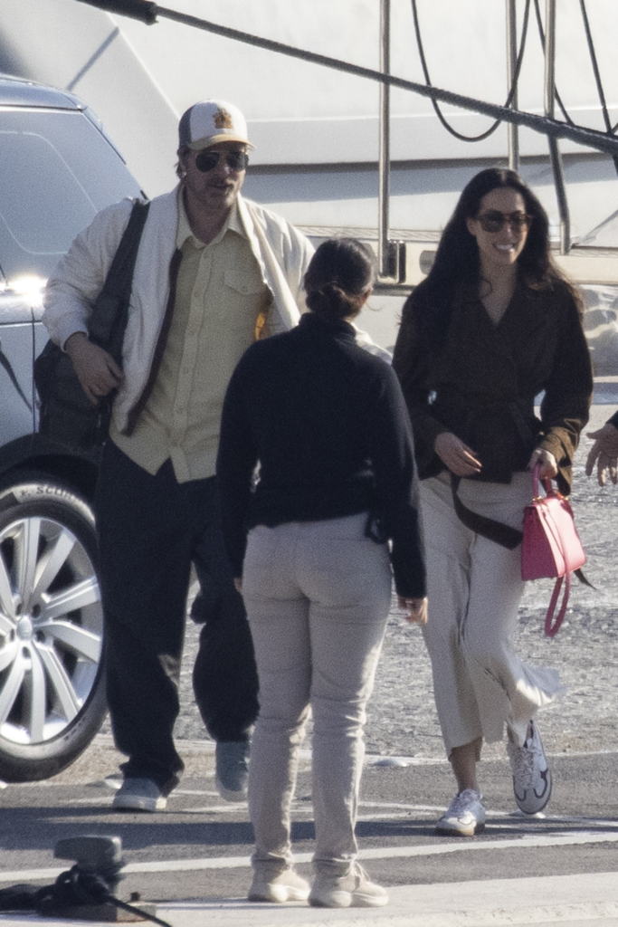 Brad Pitt and Ines de Ramon walking on a sunny day.