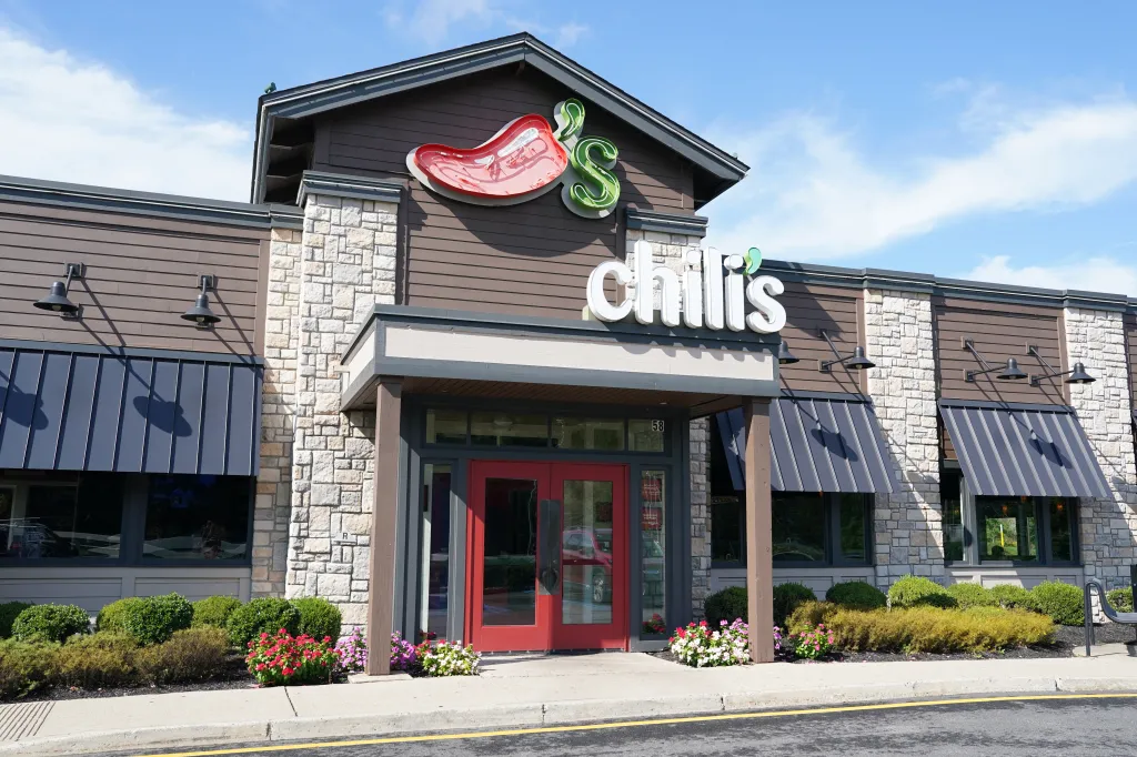 Chili’s is calling out Ruth’s Chris Steak House after the chain’s dress code sparked backlash online.