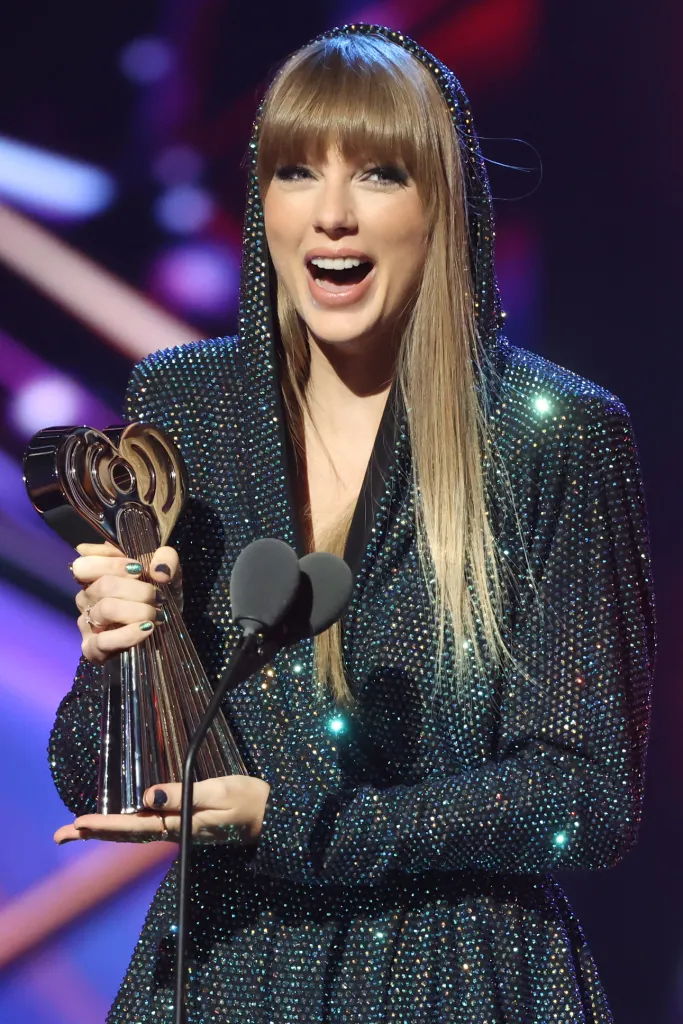 Taylor Swift accepting the iHeartRadio Innovator Award.