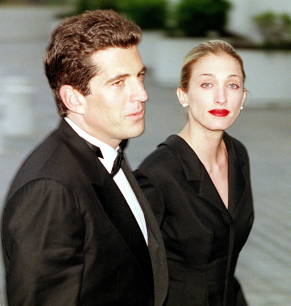 John F. Kennedy Jr. in a tuxedo and Carolyn Bessette Kennedy in a black dress attending the John F. Kennedy Library Foundation dinner.
