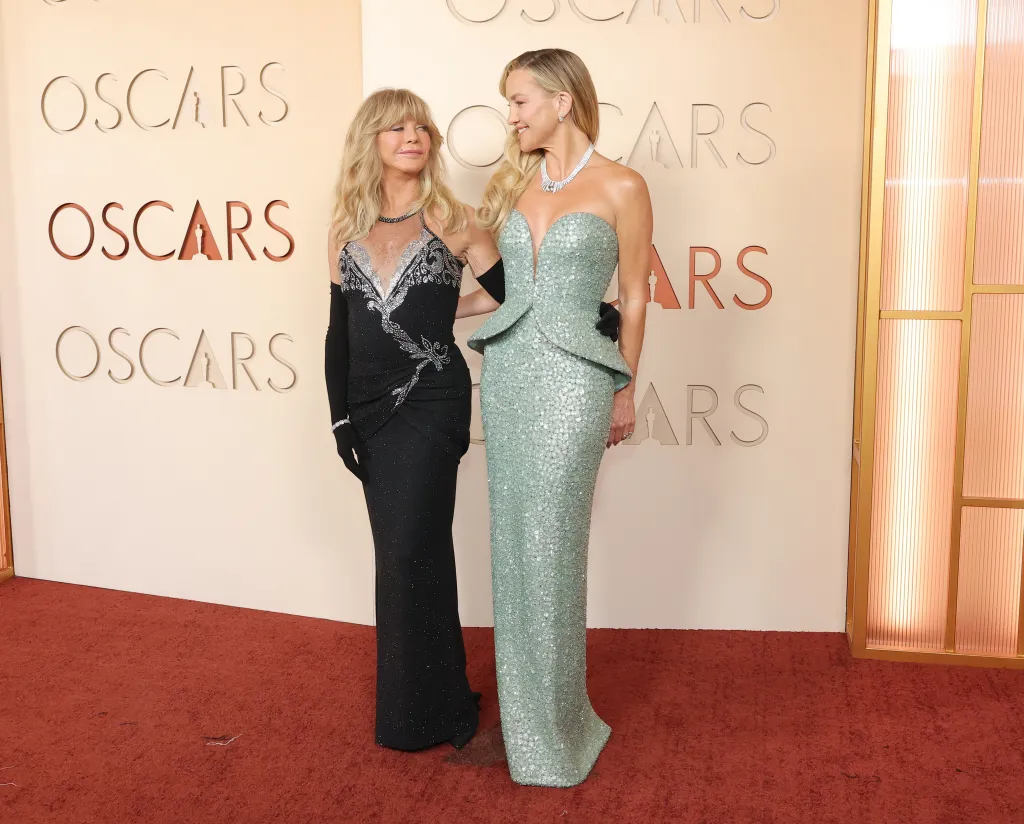 Goldie Hawn and Kate Hudson arrive at the Oscars.