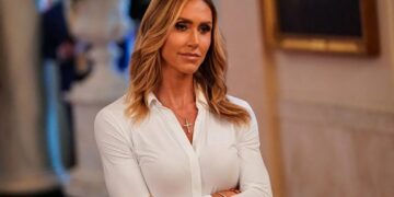 Lara Trump torched for ICE photo op as TSA goes unpaid: ‘Someone more useless than you’