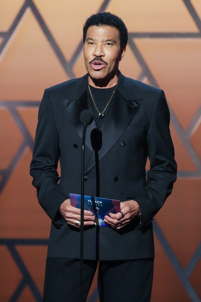 Lionel Richie presenting the Entertainer of the Year award at the 57th NAACP Image Awards.