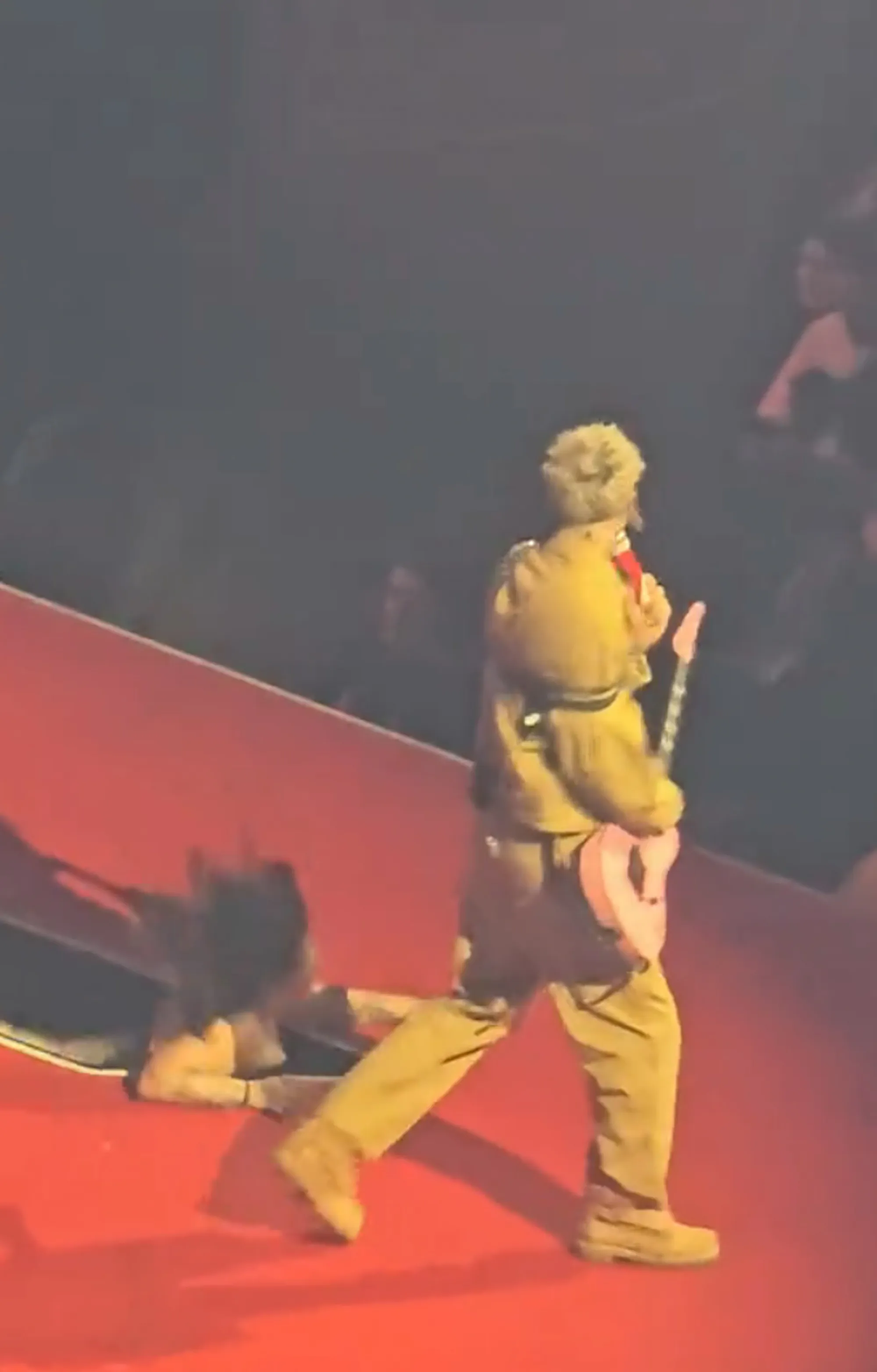 MGK turned around and screamed, 