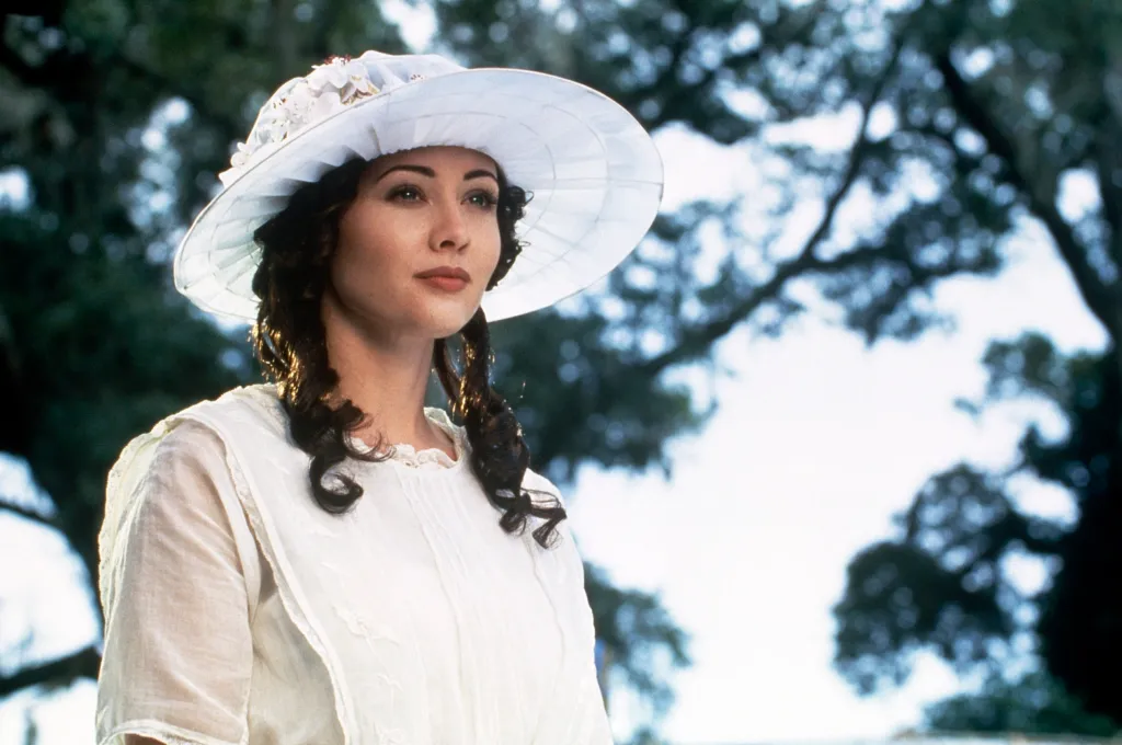 Shannen Doherty as Margaret Mitchell in 