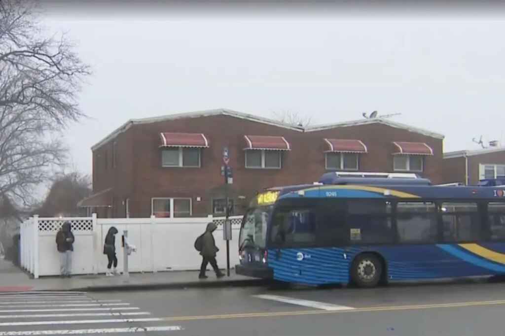 NYC mom of 3 randomly slashed four times by masked maniac on way to bus stop: ‘I’m scared to go home’