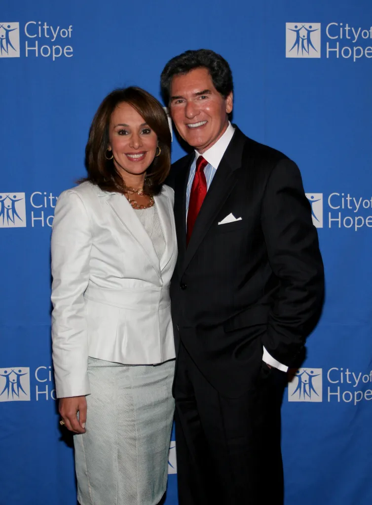 News anchors Rosanna Scotto and Ernie Anastos posing together at the City of Hope Jeanne Kaye Spirit of Life award luncheon.