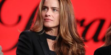 Amanda Peet reveals breast cancer diagnosis