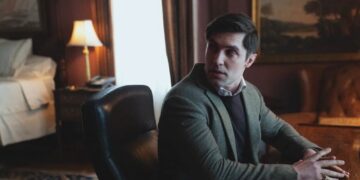 Phil Dunster Says He ‘Professionally’ Enjoyed Steve Carell Whacking Him With a Ladle in ‘Rooster’