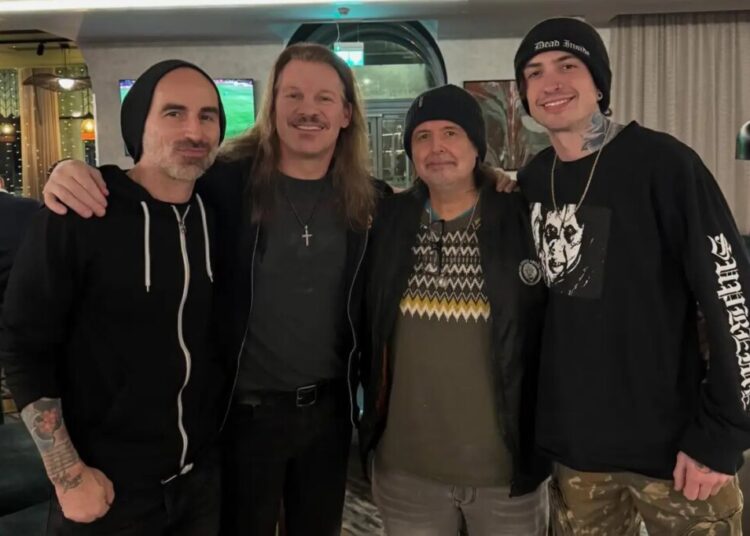 Mötorhead guitarist Phil Campbell seen beaming with pals in final photo before his death