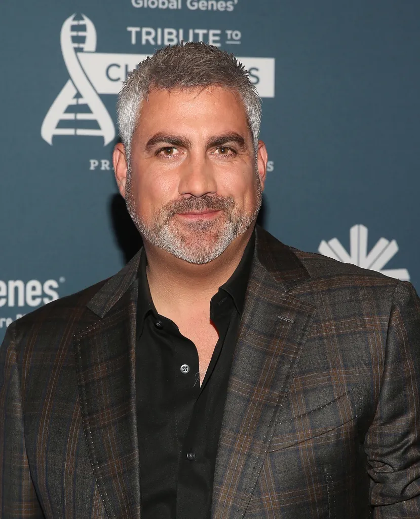 Taylor Hicks performing on stage at the American Idol Season 5 Finale.