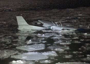 Plane taking off from Long Island crashes into icy Hudson River during emergency landing