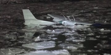 Plane taking off from Long Island crashes into icy Hudson River during emergency landing