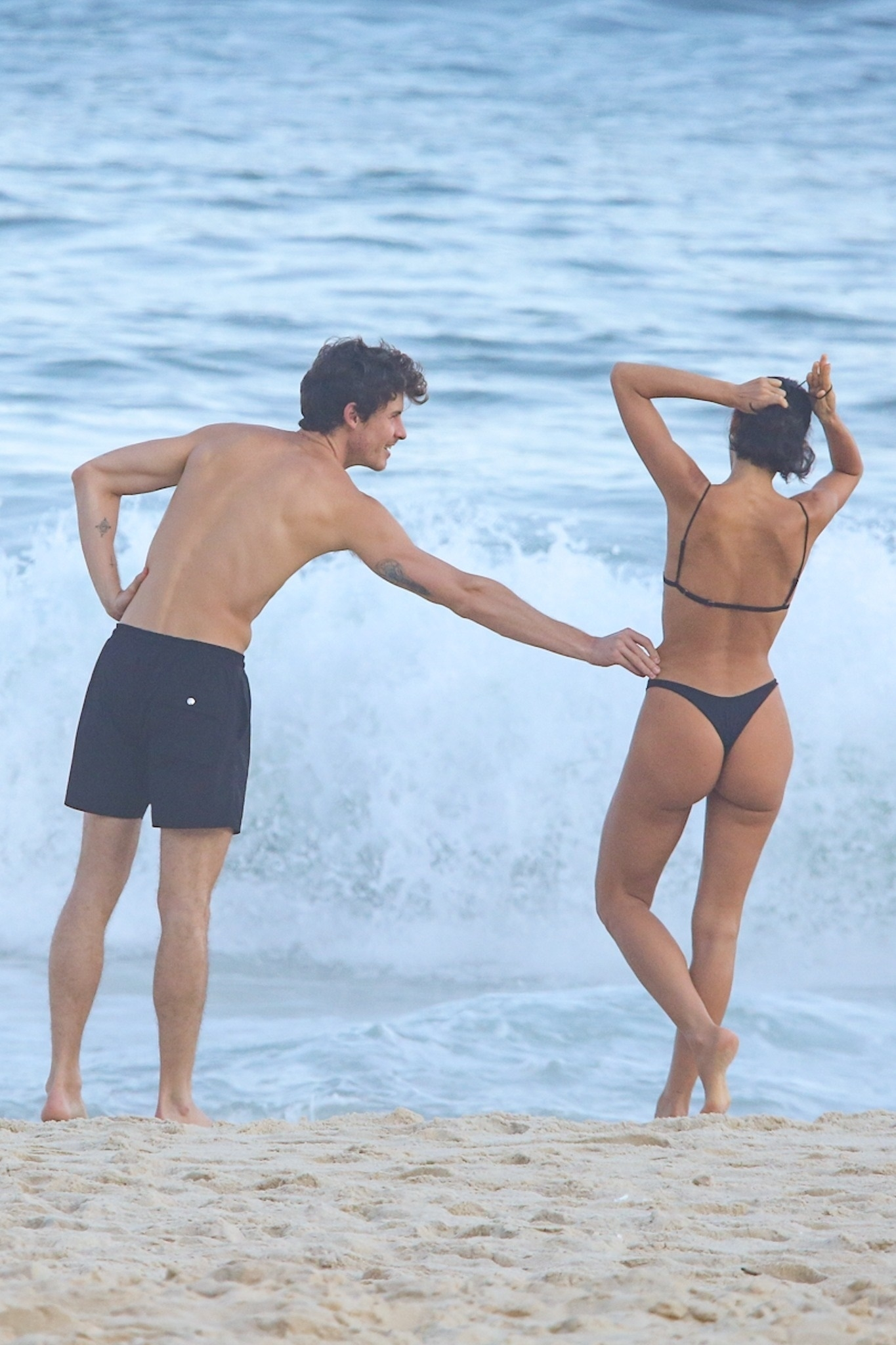 The pop star reached out for his girlfriend before the pair dove into the sea.