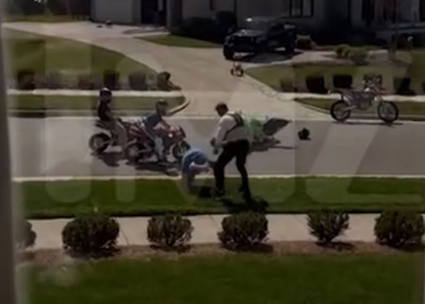 Video still of Alan Ritchson allegedly assaulting a neighbor with children present.