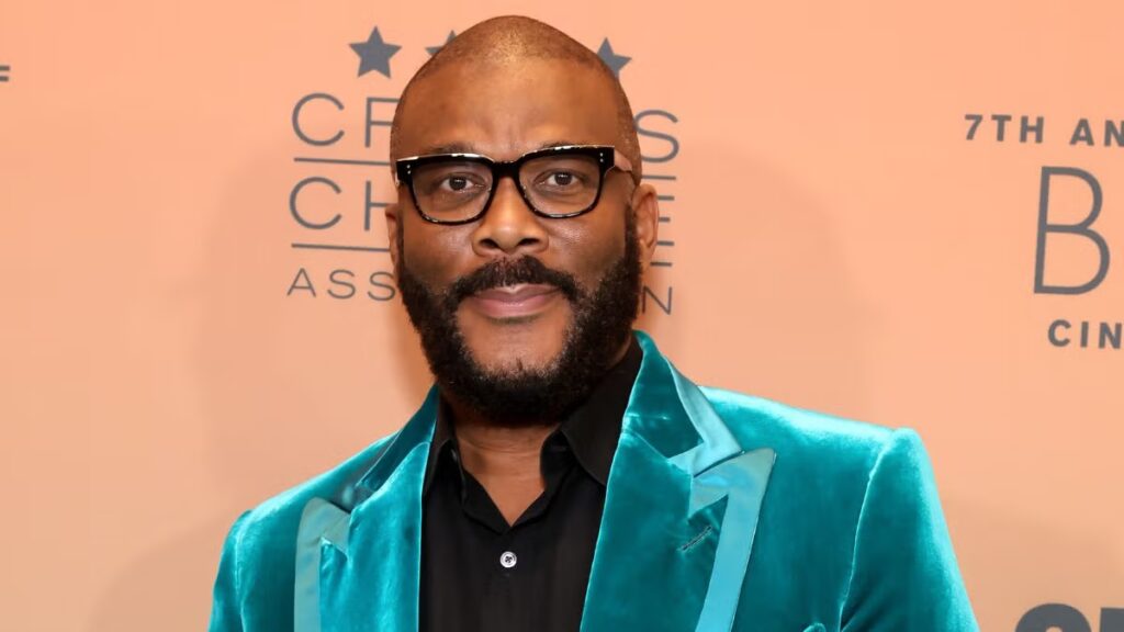 Tyler Perry’s $1,000 Gift Cards for TSA Workers Must Be Returned, DHS Says
