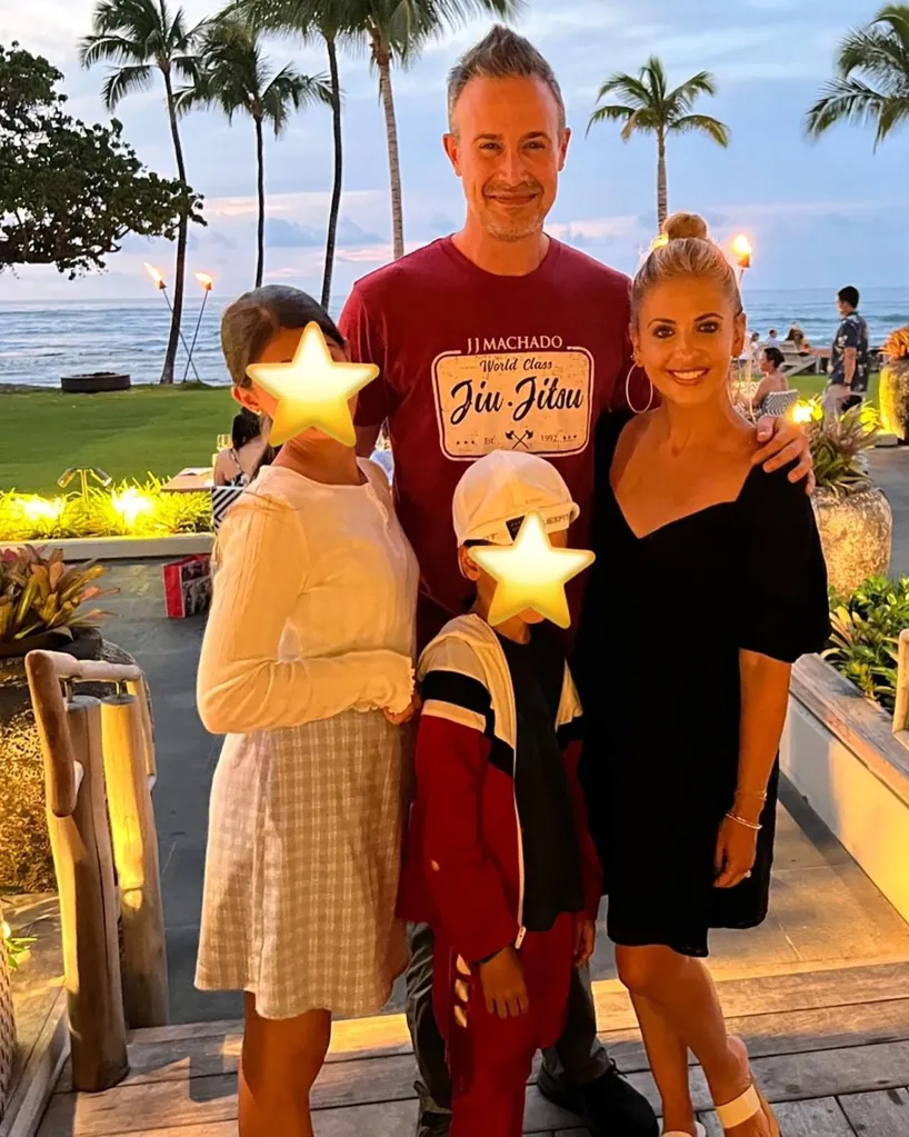 Sarah Michelle Gellar and Freddie Prinze Jr. pose for a photo with their two children, whose faces are obscured with yellow star emojis, while on vacation.
