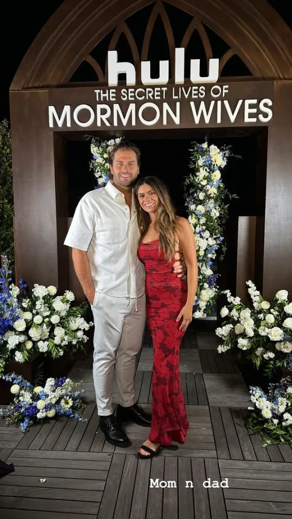 Taylor Frankie Paul and Dakota Mortensen posing in front of a 