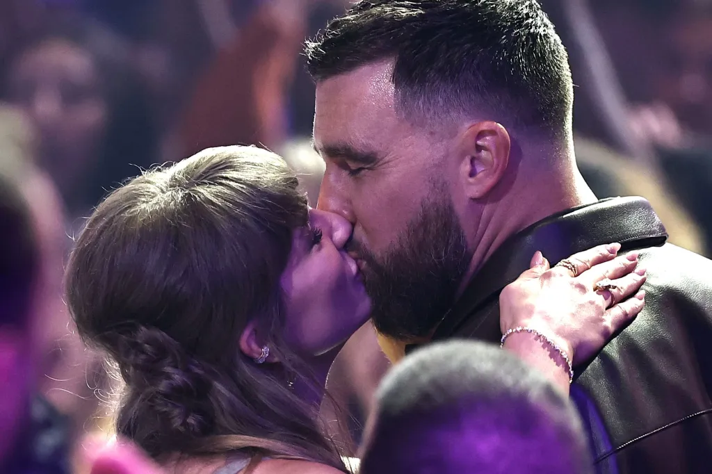 Taylor Swift and Travis Kelce kissing at the iHeartRadio Music Awards.