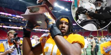 Former NFL player Kendal Vickers kicks off a new career in real estate