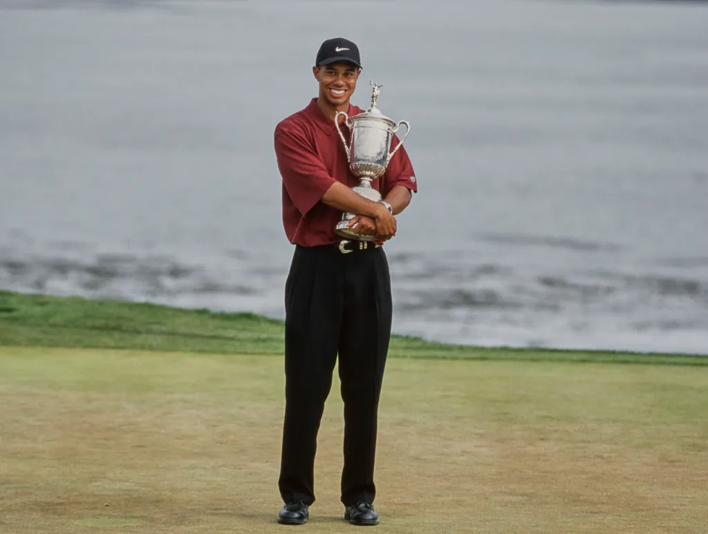 Tiger Woods holding the U.S. Open trophy.