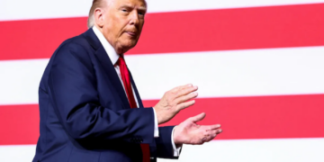 ‘That’s what kids do’: Ex-CIA chief hammers Trump over ‘naive’ oversight