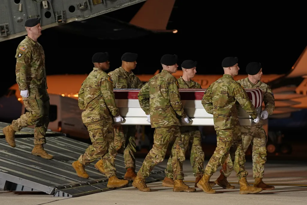 n U.S. Army carry team moves the transfer case containing the remains of Sgt. Benjamin N. Pennington, 26, of Glendale, Ky., Monday March 9, 2026