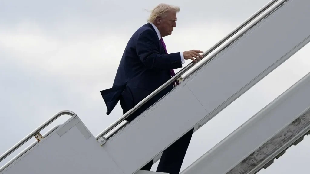 ‘Take away the car keys’: Trump’s mental decline draws devastating parallel in new column