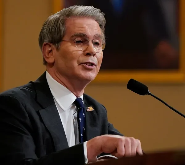 Feds make it harder for immigrants to send money to family