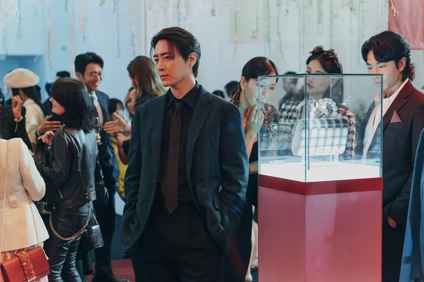 Lee Jun-hyuk as Park Mu-gyeong in The Art of Sarah. Source: Kim Eun jeong/Netflix