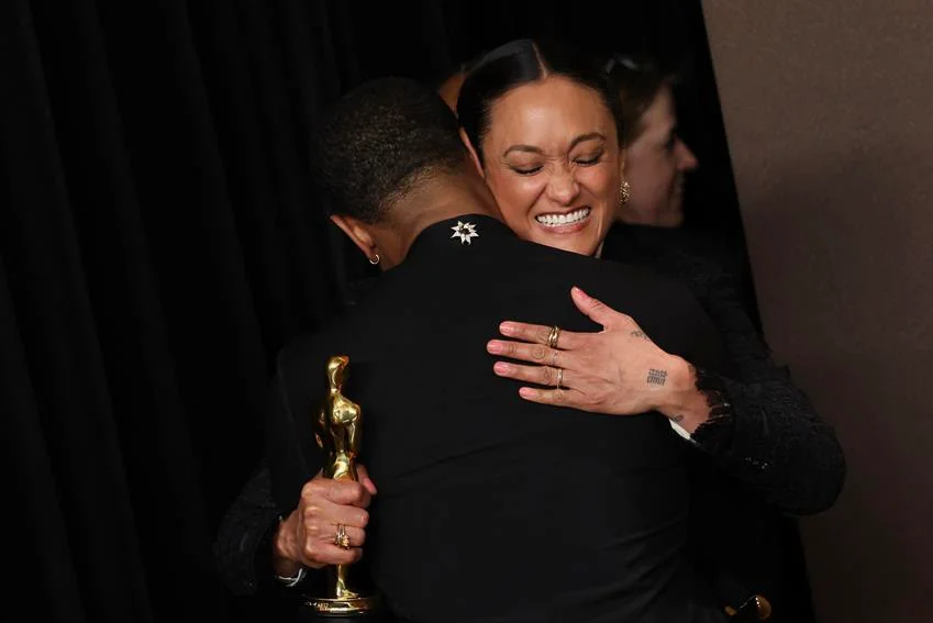 Michael B. Jordan, wearing a David Yurman brooch, hugs cinematographer Autumn Durald Arkapaw, Oscar winner for Best Cinematography for Sinners. Source: Getty