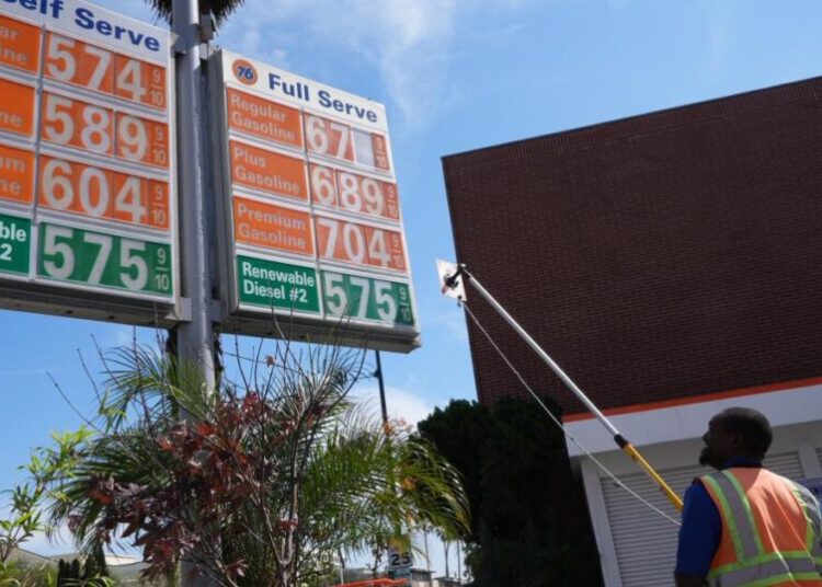 Oil and gas prices rapidly rise as Iran war shows no signs of letting up