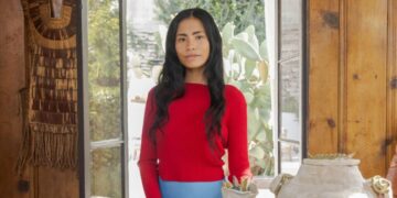 Remember the art of window displays? This one will keep you lingering in a vibrant L.A. picnic scene