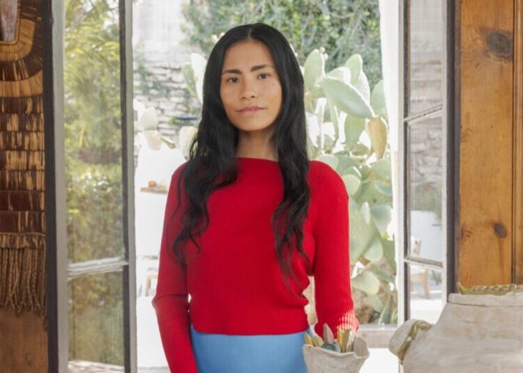 Remember the art of window displays? This one will keep you lingering in a vibrant L.A. picnic scene