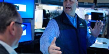 Oil prices resume their rise, but stocks hold steadier this time around