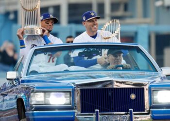 Seeing double: Dodgers celebrate titles on a sparkling opening day