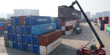 After court defeat, Trump seeks to close $1.6-trillion revenue gap with alternative tariffs