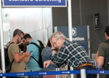 After Trump’s order to pay TSA officers, how soon will airport lines improve?