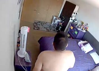 A shirtless man appeared in her elderly mother’s room. What the camera showed next was disturbing
