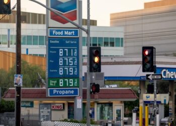 Gasoline price gouging in California draws a warning