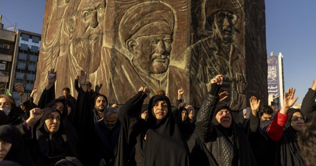 Tehran after Khamenei’s death: Rallies of mourning but also dancing in the streets