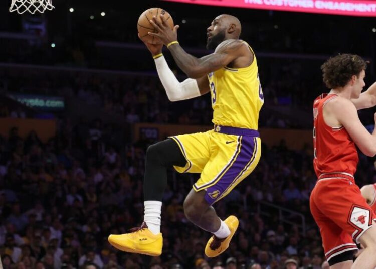 LeBron James’ adaptability a key in victory over the Bulls