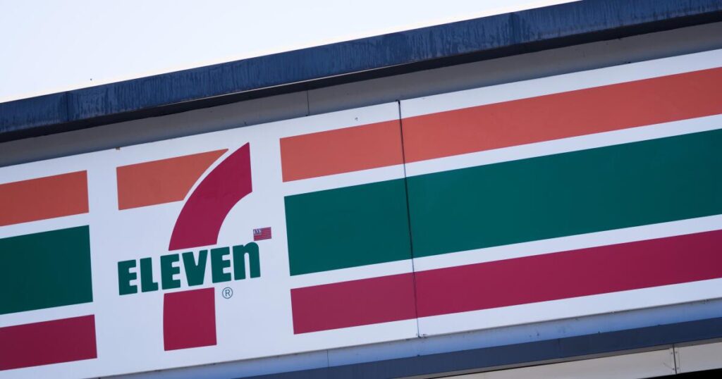 Los Angeles police fatally shoot robbery suspect at 7-Eleven