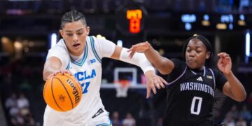 UCLA brushes off slow start, rolls past Washington and extends 23-game win streak