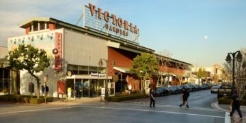 Luxury outdoor mall Victoria Gardens sold for more than $500 million