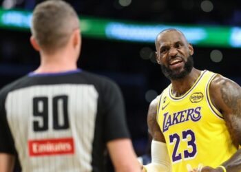 No Luka Doncic, no problem for LeBron James and Lakers in blowout win