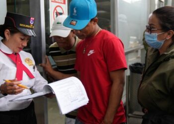 Colombian president questions use of secondhand planes by nation’s military following deadly crash