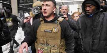 3 arrested after device is thrown at anti-Islam protesters in New York City