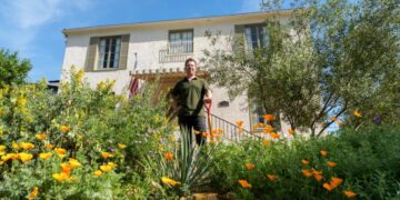He swapped his lawn for native plants after asking, ‘What was meant to be here?’